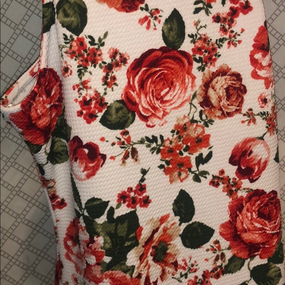 Floral red and white dress - Picture 2 of 4